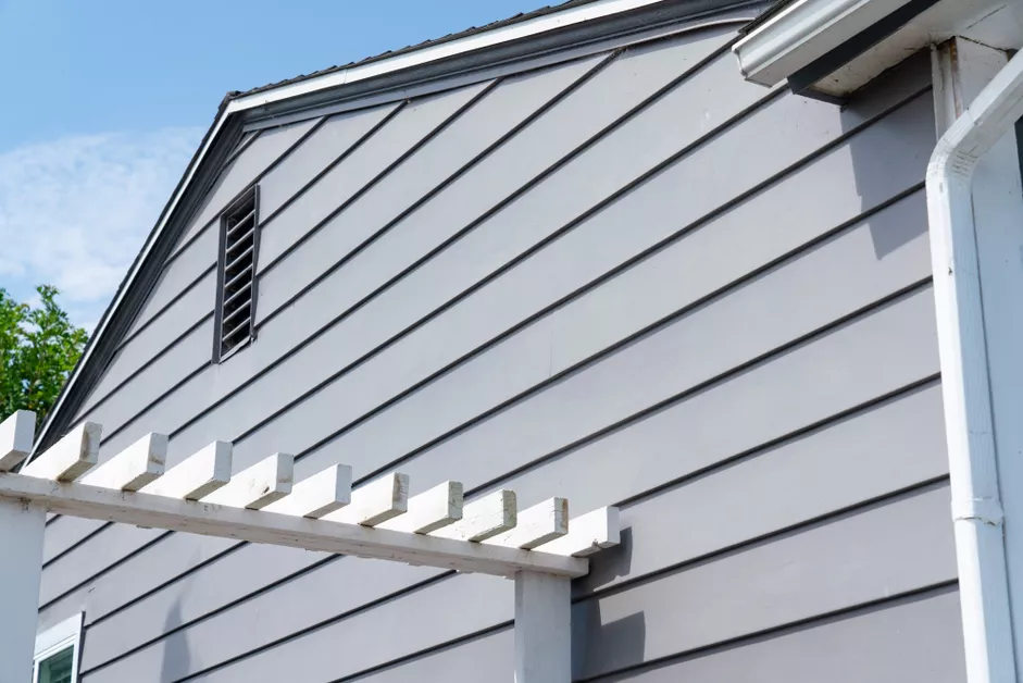 5 Alarming Signs You Should Consider to Call Vinyl Siding Repair Services