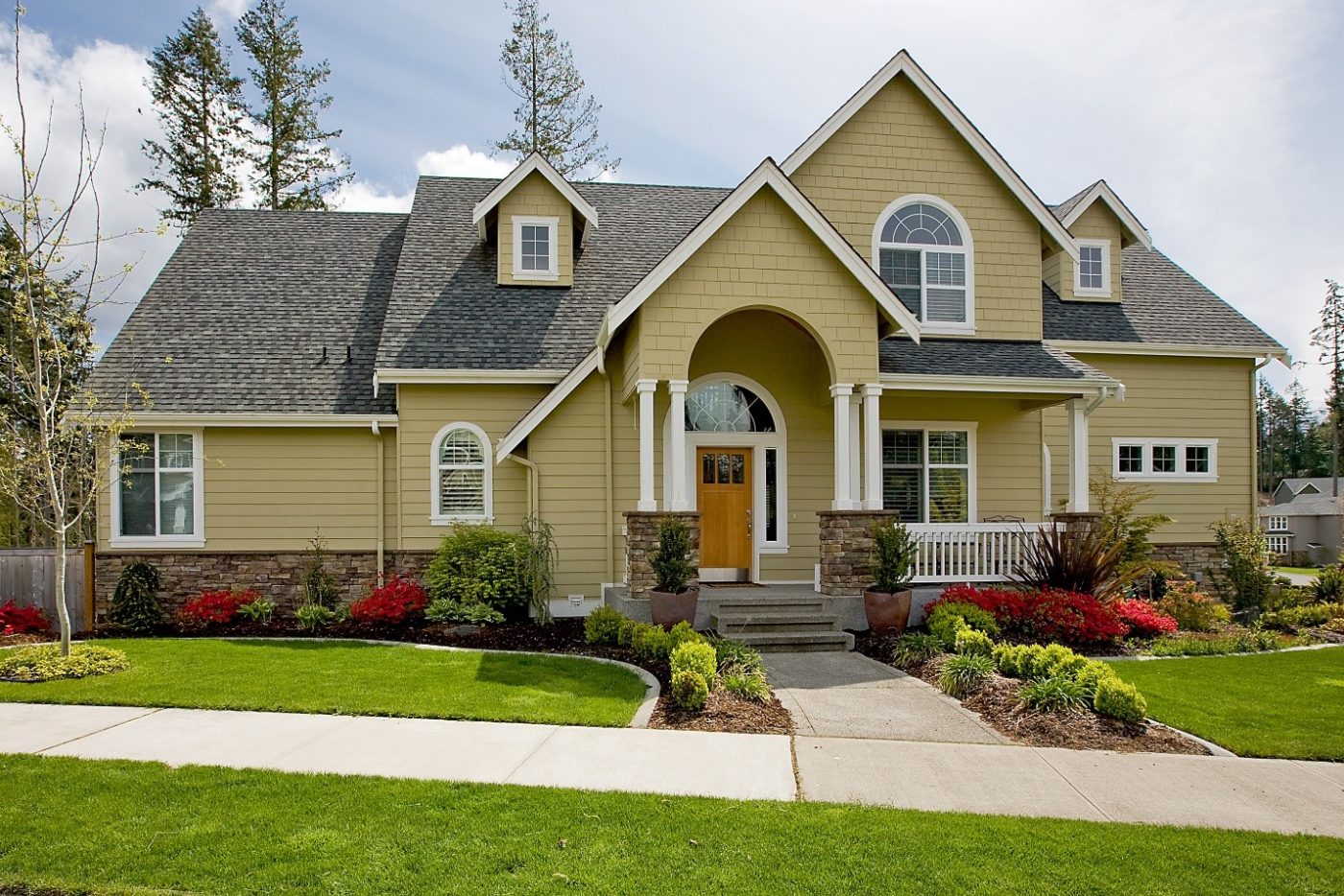 A Comprehensive Guide to Siding in Chicago that Enhancing Your Home's Beauty and Protection